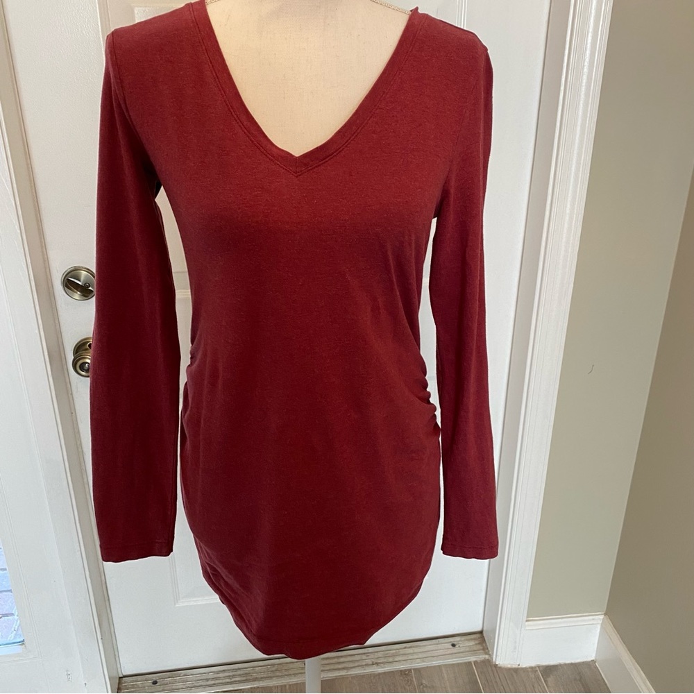 Love by GAP V neck maternity long sleeve tee shirt